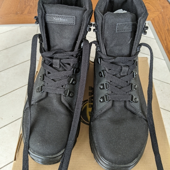 BNWT Dr. Martens Combs Boots - Picture 2 of 6